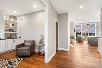 1106 Hillswick Ln, Raymore, MO 64083 - photo 5