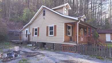 1822 Derby Rd, Appalachia, VA 24216 - photo 6