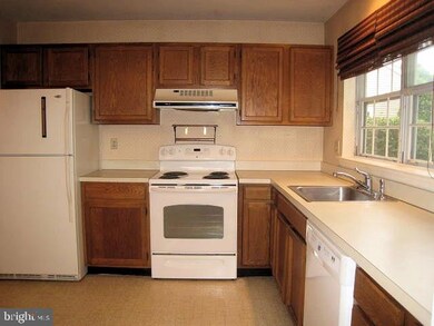 404 Barrington Ct, Palmyra, PA 17078 - photo 2