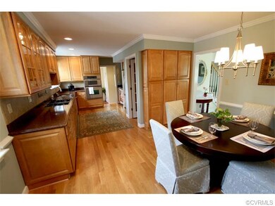 KITCHEN AND EATIN AREA