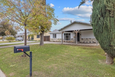 215 Lombardy Ln, Lemoore, CA 93245 - photo 3