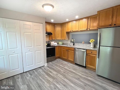 10601 Delfield Ct, Laurel, MD 20723 - photo 3