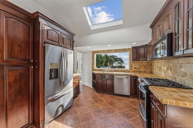 6 Last Ln, Hampton Bays, NY 11946 - photo 4