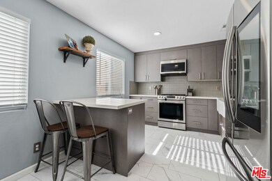 8024 Via Pompeii, Burbank, CA 91504 - photo 7