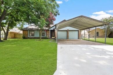 330 Coventry Ln, Alvin, TX 77511 - photo 2