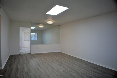 10869 W Santa fe Dr, Sun City, AZ 85351 - photo 4