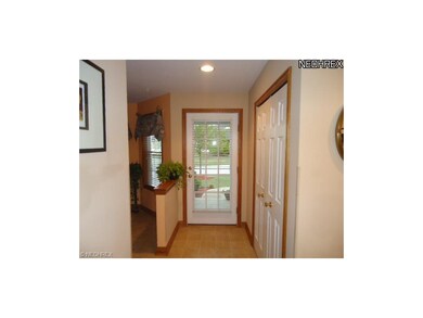 The foyer has a guest closet .....