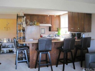 Kitchen with breakfast bar
