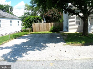 2419 Woodridge Rd, Sparrows Point, MD 21219 - photo 2