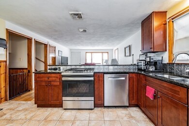 237 Stapleton Rd, Springfield, MA 01109 - photo 4