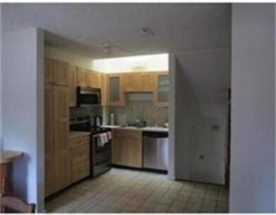 70 Regent Cir unit 70, Brookline, MA 02445 - photo 4