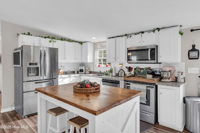 406 King Arthur Dr, Whiteville, NC 28472 - photo 3