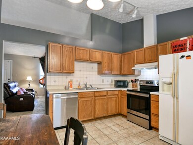 2324 Crestpark