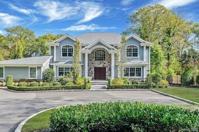 4 Carriage Ct, Dix Hills, NY 11746 - photo 2