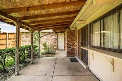 Nice wide covered patio to enjoy sitting  and eati