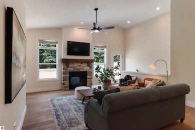 1733 Linden Ave unit 17, Traverse City, MI 49686 - photo 5