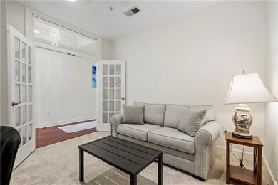 Secondary bedroom.
