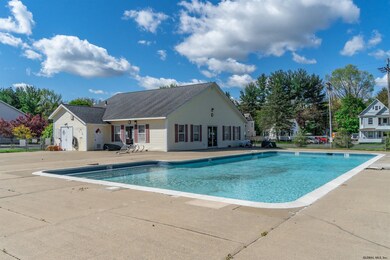 405 Cambridge Manor Dr, Schenectady, NY 12302 - photo 5