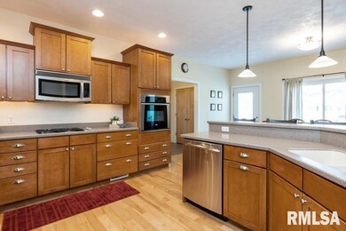 27 Nicholas Ct, Eldridge, IA 52748 - photo 4