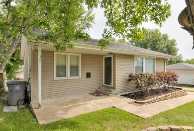1323 Amos Ave, Des Moines, IA 50315 - photo 2
