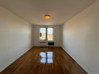 Oakwood unit 4M, Flushing, NY 11375 - photo 4