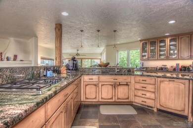 61345 Mountain Breezes Ct, Bend, OR 97702 - photo 5