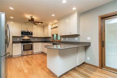 2924 Hillmer Dr SW, Cedar Rapids, IA 52404 - photo 7