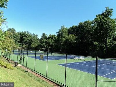 5818 Inman Park Cir unit 210, Rockville, MD 20852 - photo 7