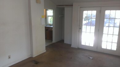 4784 Ridge Living room