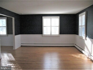 593 Watford Ln, Berwyn, PA 19312 - photo 4