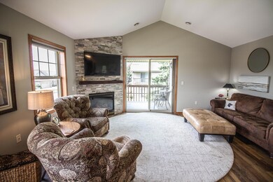Great Room w/ Gas Fireplace