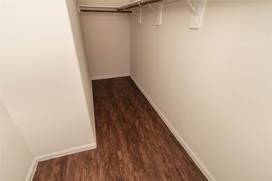 10943 Myrtle Oak St, Houston, TX 77016 - photo 7