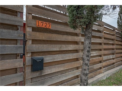 1727 N Fitzhugh Ave, Dallas, TX 75204 - photo 2