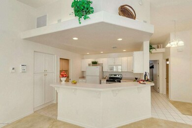 Kitchen & Breakfast Bar