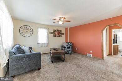 422 Edgewood Ave, Folsom, PA 19033 - photo 3