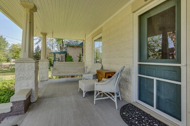 006-48-Front Porch Entrance-