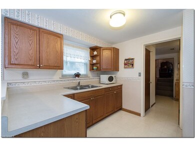 2442 Packard Dr, Lorain, OH 44055 - photo 7