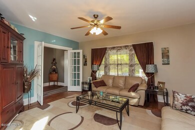 007-Living_Room-1304439-mls