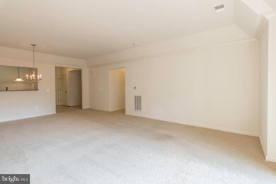 8611 Wintergreen Ct unit 304, Odenton, MD 21113 - photo 4