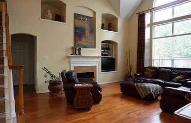 Great architectural features - display niches, arched doorways, interesting ceiling angles.