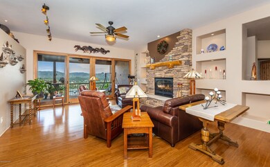 005_Living Room