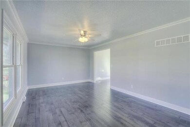 5319 Woodland Dr, Shawnee, KS 66218 - photo 3