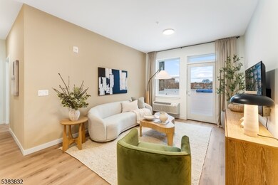 431 Doctor Martin Luther King Junior Blvd unit 427, East Orange, NJ 07018 - photo 6