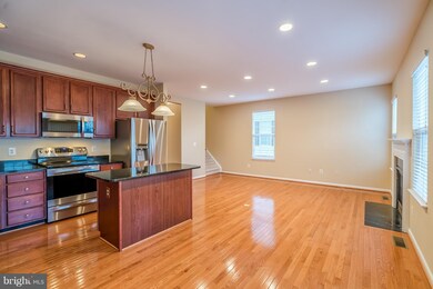 25498 Crossfield Dr, Chantilly, VA 20152 - photo 2