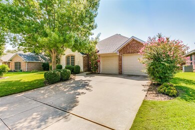 2636 Bent Tree Dr, Hurst, TX 76054 - photo 3