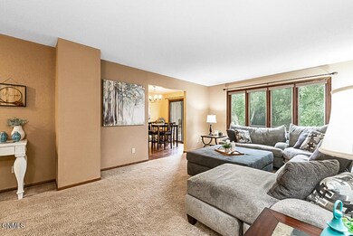 Living Room/Dining