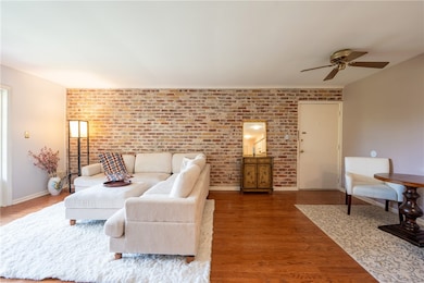 1230 Chatham Park Dr unit C, Pittsburgh, PA 15216 - photo 2