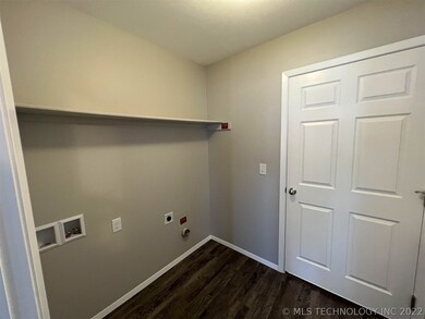 2910 E Pittsburg St, Broken Arrow, OK 74014 - photo 6