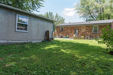 9315 Lantana Dr, Louisville, KY 40229 - photo 5