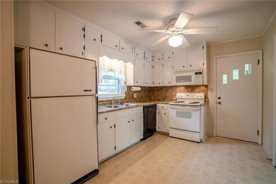 1840 Lantern Dr, Asheboro, NC 27205 - photo 3